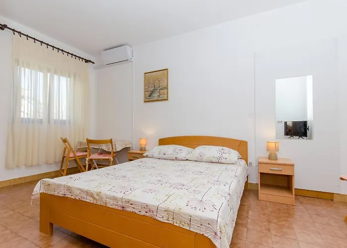Appartement With Parking Space Postira, Brac - 765 *
